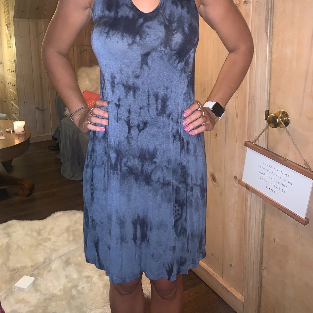 Dress - Picture 2 of 4